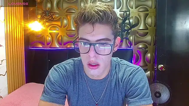 Snapshot of angel_sexyevil chatting on 11/30/25, 12:20 angel sexyevil online show from 11/30/25, 12:20