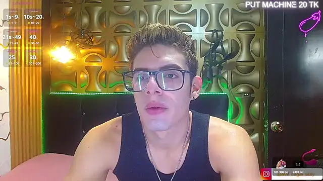 Snapshot of angel_sexyevil chatting on 12/01/25, 12:21 angel sexyevil online show from 12/01/25, 12:21