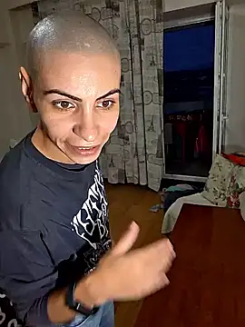 Snapshot of hotSANDRA_STARR chatting on 10/08/25, 03:42 hotSANDRA STARR online show from 10/08/25, 03:42