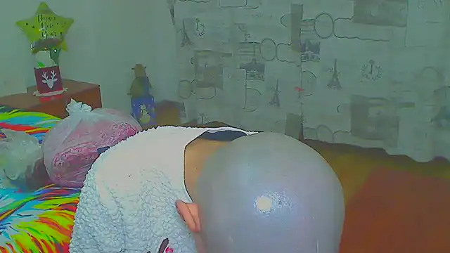 Snapshot of hotSANDRA_STARR chatting on 12/14/25, 12:38 hotSANDRA STARR online show from 12/14/25, 12:38