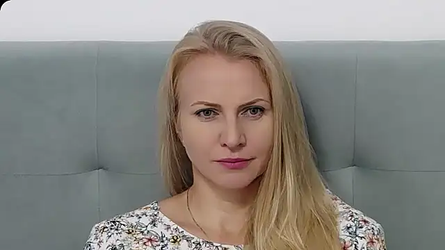 K  Adrienne online show from 09/30/25, 04:39