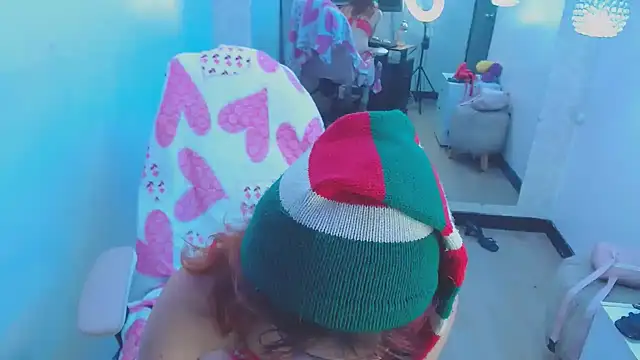 Snapshot of sarah_lovesu chatting on 12/11/24, 11:54 sarah lovesu online show from 12/11/24, 11:54