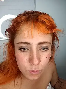 Snapshot of sarah_lovesu chatting on 09/27/25, 02:33 sarah lovesu online show from 09/27/25, 02:33