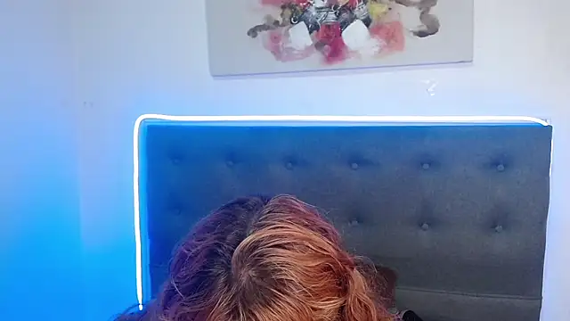 Snapshot of sarah_lovesu chatting on 10/15/25, 12:11 sarah lovesu online show from 10/15/25, 12:11