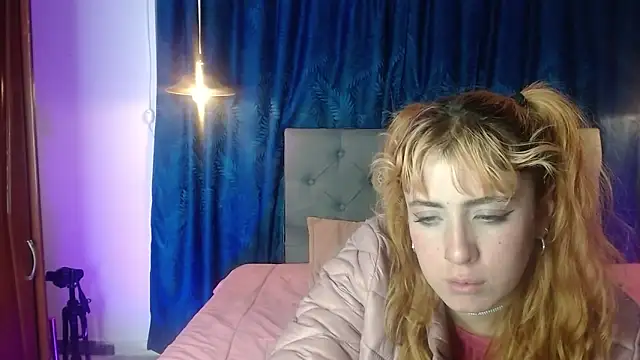 Snapshot of sarah_lovesu chatting on 10/23/25, 07:01 sarah lovesu online show from 10/23/25, 07:01