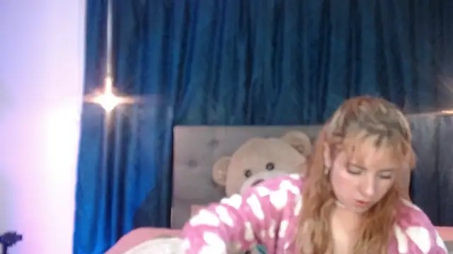 Snapshot of sarah_lovesu chatting on 10/24/25, 06:04 sarah lovesu online show from 10/24/25, 06:04