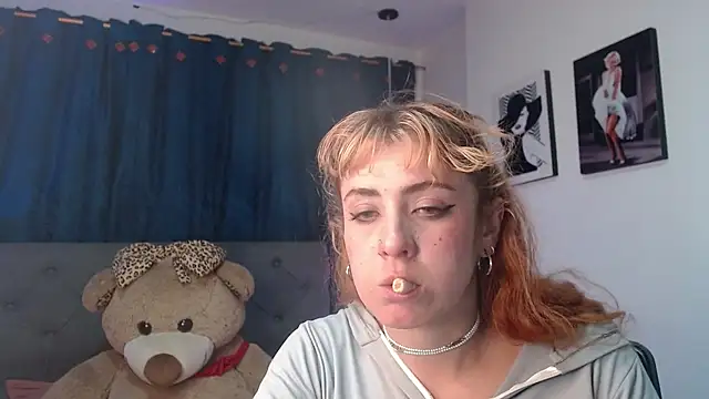 Snapshot of sarah_lovesu chatting on 10/27/25, 09:19 sarah lovesu online show from 10/27/25, 09:19