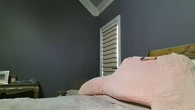 Snapshot of Lisaisluscious chatting on 10/28/25, 01:36 Lisaisluscious online show from 10/28/25, 01:36