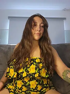 Snapshot of VickyHoult chatting on 12/17/25, 08:04 VickyHoult online show from 12/17/25, 08:04