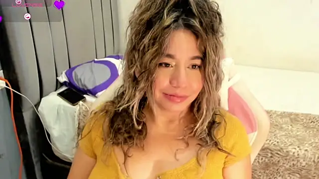 Snapshot of Tiffany_teressa chatting on 09/30/25, 04:17 Tiffany teressa online show from 09/30/25, 04:17