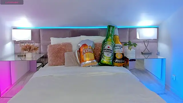 Snapshot of MiaMuse chatting on 09/21/25, 07:15 MiaMuse online show from 09/21/25, 07:15