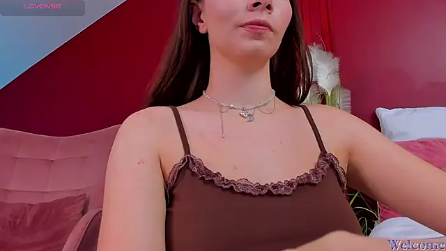 Snapshot of MiaMuse chatting on 10/09/25, 12:14 MiaMuse online show from 10/09/25, 12:14