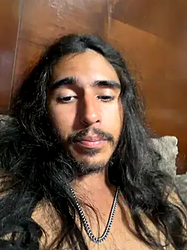 Snapshot of jrrichforever chatting on 11/18/25, 03:23 jrrichforever online show from 11/18/25, 03:23