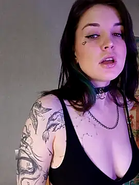 Snapshot of LazyTanukii chatting on 10/17/25, 06:38 LazyTanukii online show from 10/17/25, 06:38