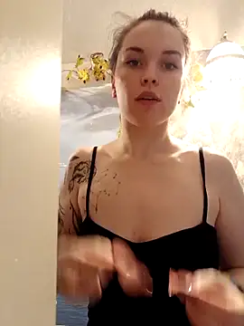 Snapshot of LazyTanukii chatting on 11/02/25, 07:11 LazyTanukii online show from 11/02/25, 07:11