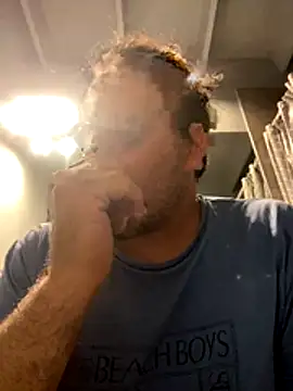 Snapshot of carlos01172011 chatting on 10/31/25, 02:01 carlos01172011 online show from 10/31/25, 02:01