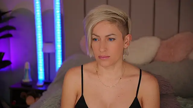 VickySecret96 online show from 12/05/25, 05:53