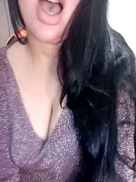 Snapshot of Queen_sousou chatting on 10/15/25, 06:41 Queen sousou online show from 10/15/25, 06:41