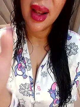 Snapshot of Queen_sousou chatting on 11/16/25, 01:39 Queen sousou online show from 11/16/25, 01:39