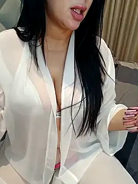 Snapshot of Queen_sousou chatting on 11/23/25, 01:44 Queen sousou online show from 11/23/25, 01:44