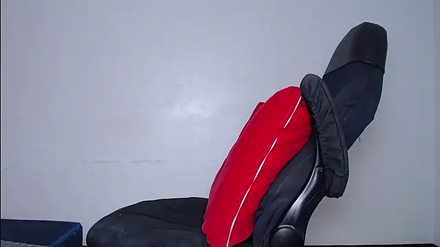 Snapshot of SweetLight chatting on 12/03/25, 09:57 SweetLight online show from 12/03/25, 09:57