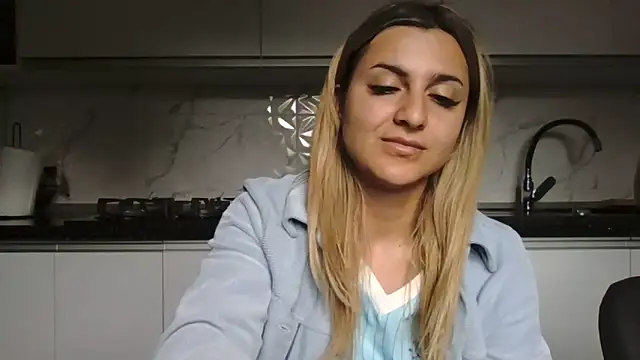 Snapshot of NicolePlay chatting on 06/15/26, 05:53 NicolePlay online show from 06/15/26, 05:53