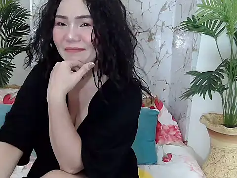 Snapshot of SweetAsianAss chatting on 11/19/25, 01:05 SweetAsianAss online show from 11/19/25, 01:05