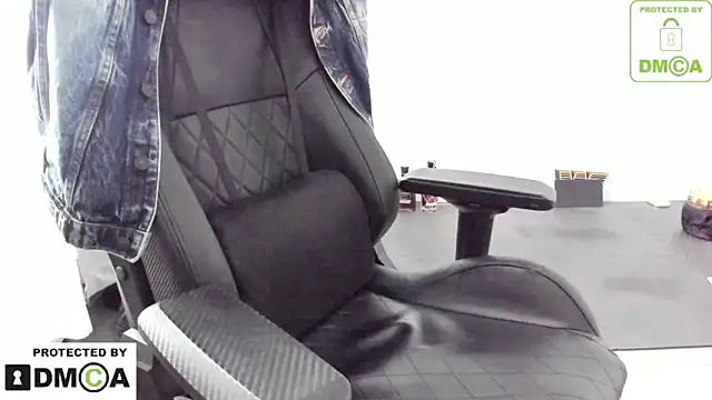 Snapshot of Seans1million chatting on 03/17/25, 06:11 Seans1million online show from 03/17/25, 06:11