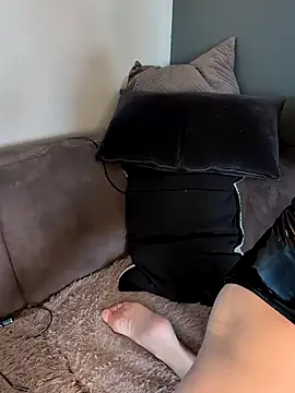 Snapshot of NaomiAndFriends chatting on 01/07/25, 11:05 NaomiAndFriends online show from 01/07/25, 11:05