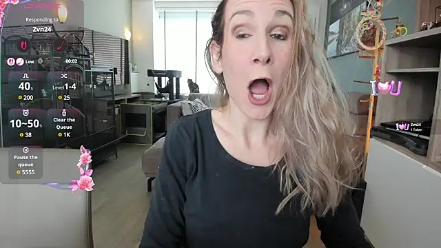 Snapshot of NaomiAndFriends chatting on 02/20/25, 10:48 NaomiAndFriends online show from 02/20/25, 10:48