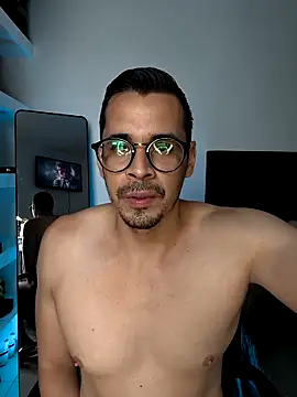 Snapshot of towers_j chatting on 10/29/25, 07:26 towers j online show from 10/29/25, 07:26