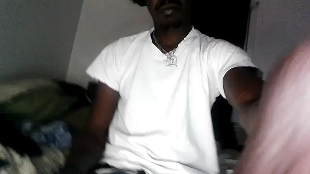 Snapshot of RinsingWood84 chatting on 01/06/25, 07:52 RinsingWood84 online show from 01/06/25, 07:52