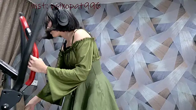 Snapshot of aliiiiiina chatting on 10/26/25, 08:59 aliiiiiina online show from 10/26/25, 08:59