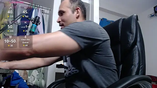 Snapshot of lewislamxxx_hot chatting on 11/06/25, 11:15 lewislamxxx hot online show from 11/06/25, 11:15