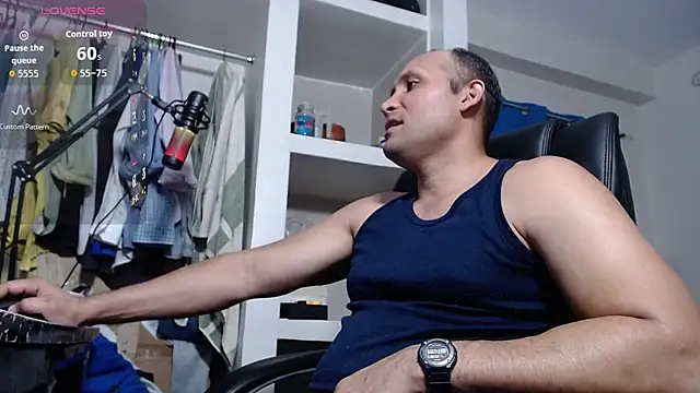 Snapshot of lewislamxxx_hot chatting on 11/08/25, 11:14 lewislamxxx hot online show from 11/08/25, 11:14