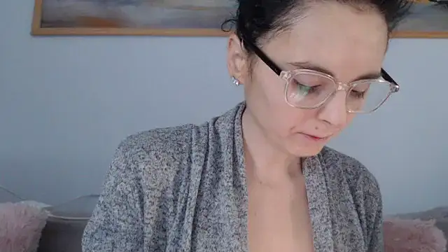 Snapshot of cleophee chatting on 04/17/26, 05:43 cleophee online show from 04/17/26, 05:43