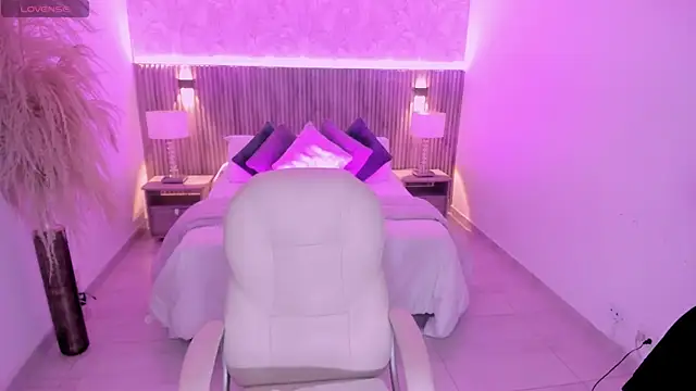 emmy walker online show from 09/24/25, 11:02