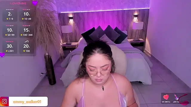 emmy walker online show from 10/28/25, 11:14