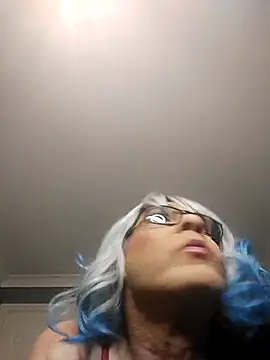 Snapshot of juniperberi29 chatting on 10/17/25, 12:01 juniperberi29 online show from 10/17/25, 12:01