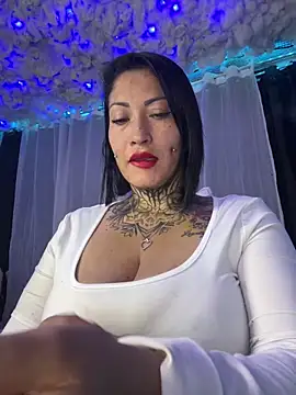 Snapshot of Natasha_boobs_latina chatting on 01/13/25, 05:12 Natasha boobs latina online show from 01/13/25, 05:12