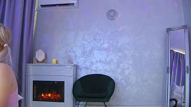 Snapshot of Michelle90u chatting on 09/23/25, 03:04 Michelle90u online show from 09/23/25, 03:04