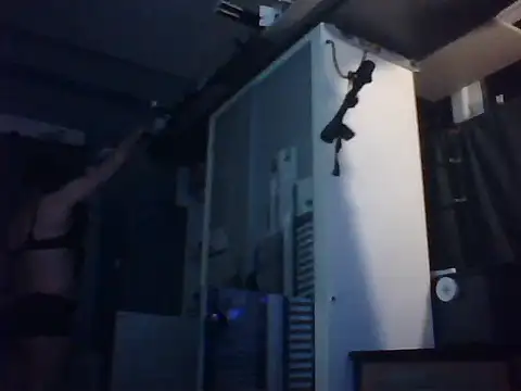 Snapshot of Slutviki69 chatting on 10/28/25, 11:40 Slutviki69 online show from 10/28/25, 11:40