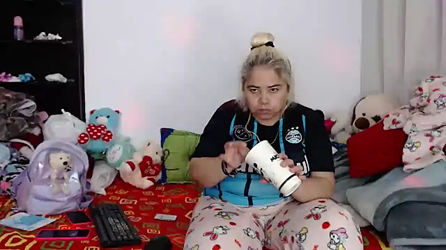 Snapshot of estrellita_fugaz16x chatting on 12/14/24, 03:40 estrellita fugaz16x online show from 12/14/24, 03:40