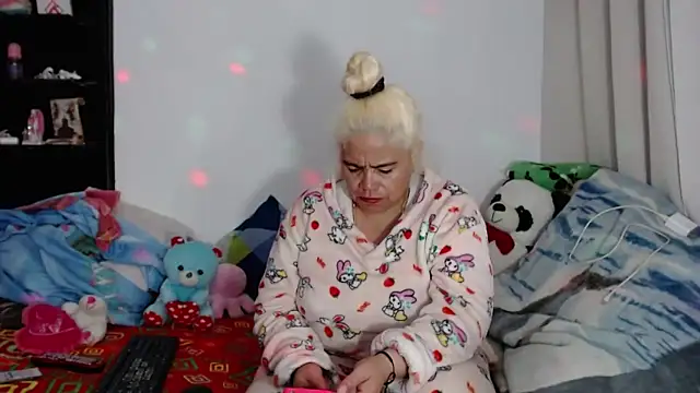 Snapshot of estrellita_fugaz16x chatting on 12/28/24, 02:11 estrellita fugaz16x online show from 12/28/24, 02:11