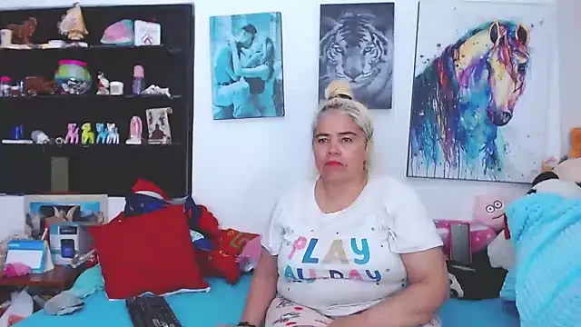 Snapshot of estrellita_fugaz16x chatting on 01/31/25, 03:41 estrellita fugaz16x online show from 01/31/25, 03:41