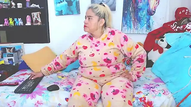 Snapshot of estrellita_fugaz16x chatting on 02/13/25, 02:34 estrellita fugaz16x online show from 02/13/25, 02:34