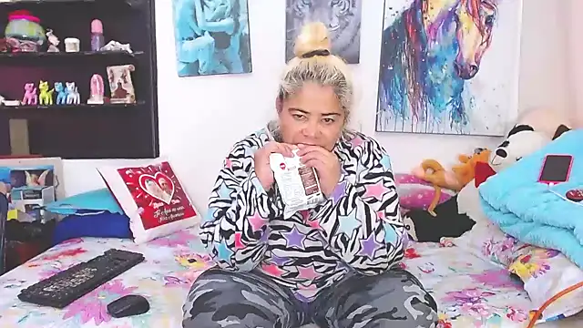 Snapshot of estrellita_fugaz16x chatting on 02/13/25, 10:00 estrellita fugaz16x online show from 02/13/25, 10:00