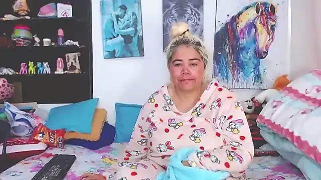 Snapshot of estrellita_fugaz16x chatting on 02/22/25, 12:51 estrellita fugaz16x online show from 02/22/25, 12:51