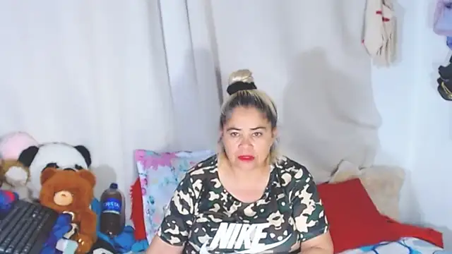 Snapshot of estrellita_fugaz16x chatting on 09/10/25, 04:01 estrellita fugaz16x online show from 09/10/25, 04:01