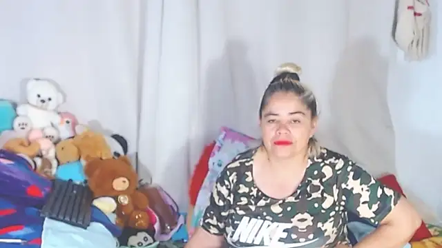 Snapshot of estrellita_fugaz16x chatting on 09/15/25, 03:39 estrellita fugaz16x online show from 09/15/25, 03:39